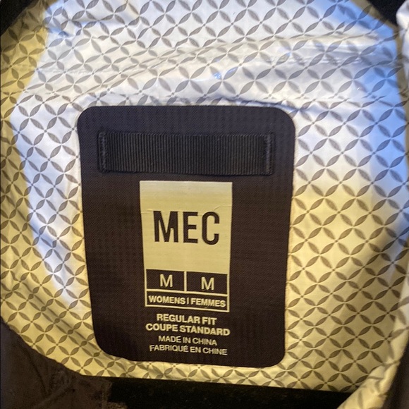 MEC Women's Rain Jacket - Picture 4 of 5